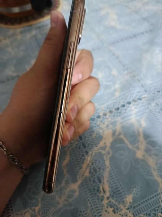 iPhone XS  в идеальном состоянии