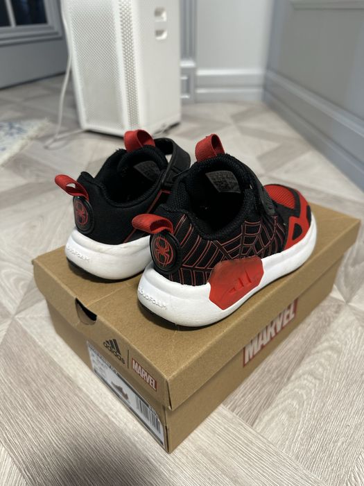 Кроссовки Adidas