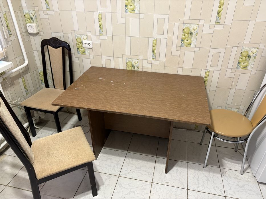 Продам кровать и стол