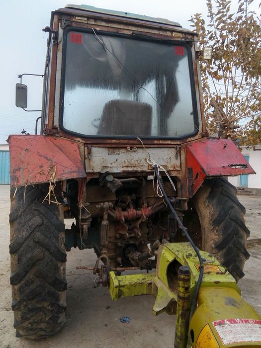 Traktor sotiladi MTZ 80 katta kabinka