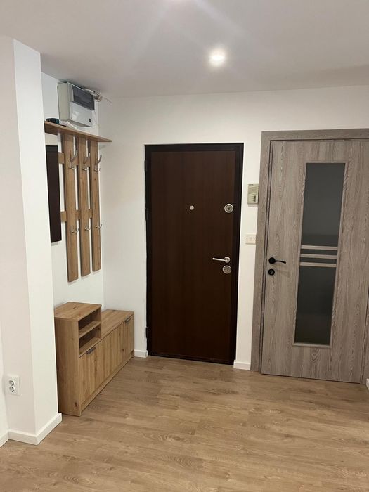 Închiriez apartament 2 camere decomandat,parter recent renovat