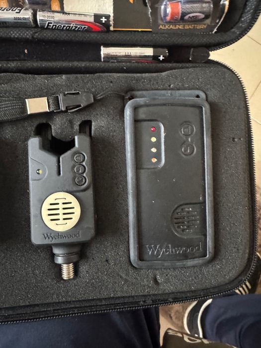 Въдици,стойка,аларми и калъф