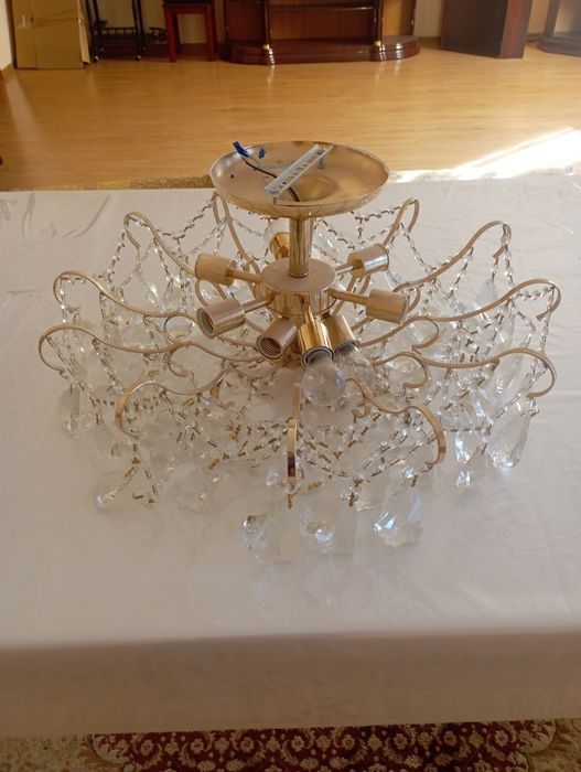 Срочно продается Люстра хрустальная