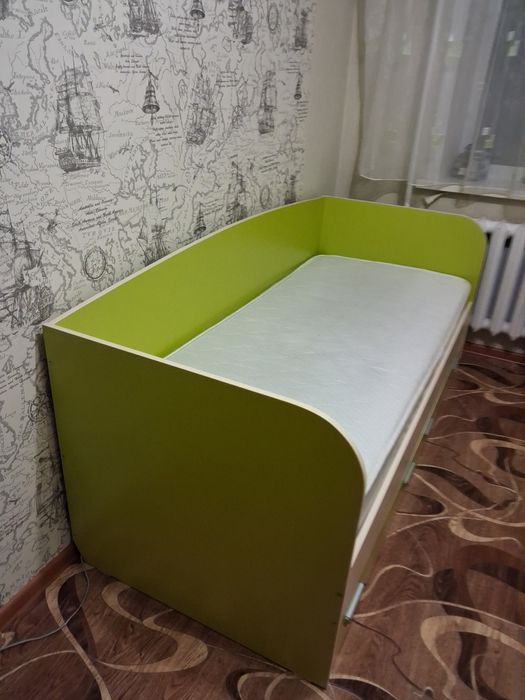 Кровать со столом