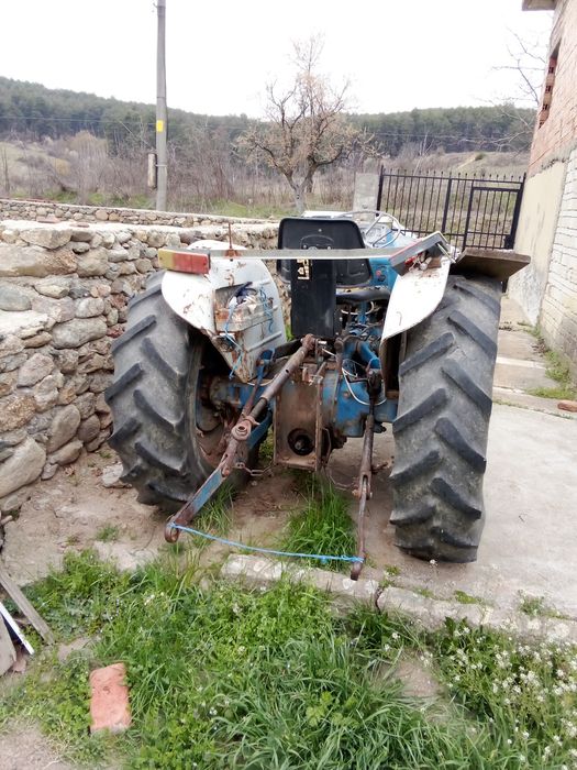 Трактор със инвентар