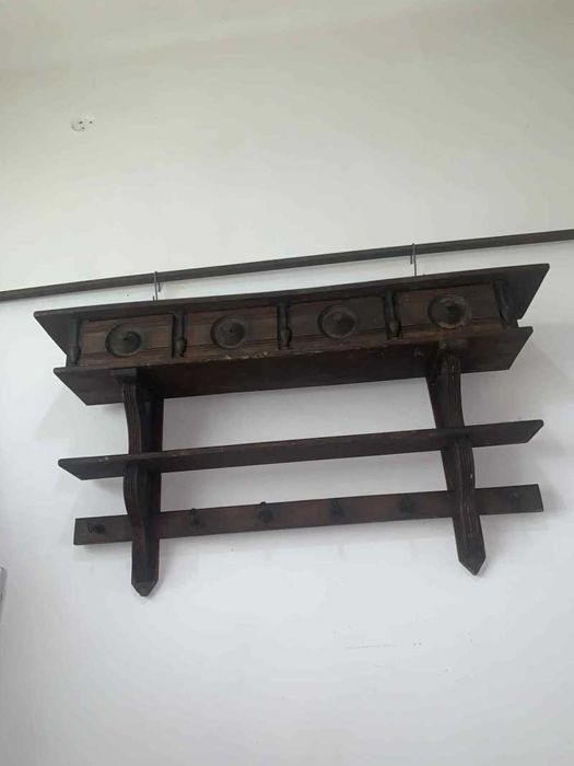 Cuier polita cu patru sertate decor