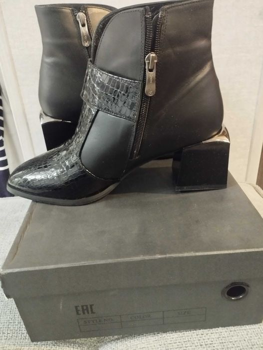 Новые элегантные сапожки из натуральной кожи