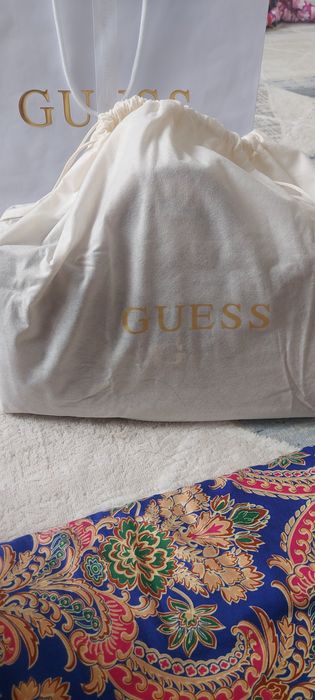 Продаю сумку GUESS