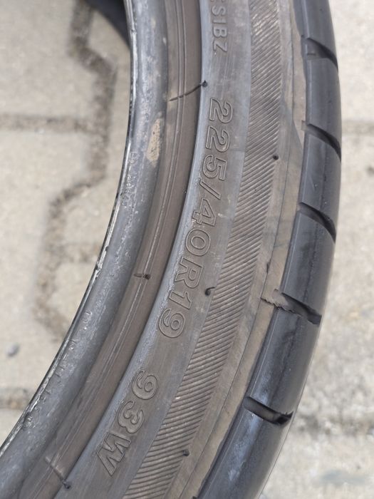 225 40 19 Bridgestone