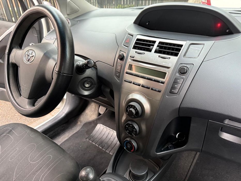 Toyota yaris 1.0 benzina 2010