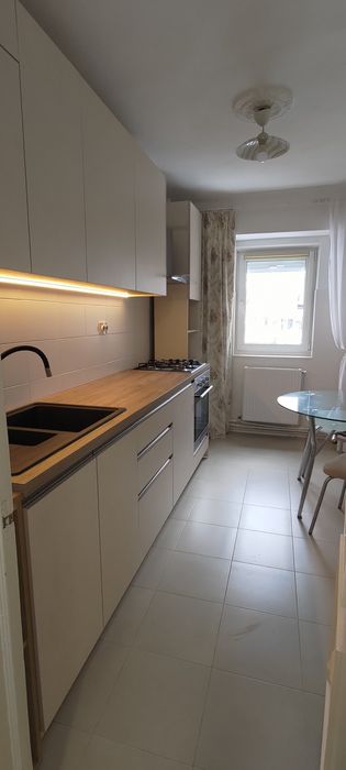 Inchiriez partament in centru cu loc de parcare