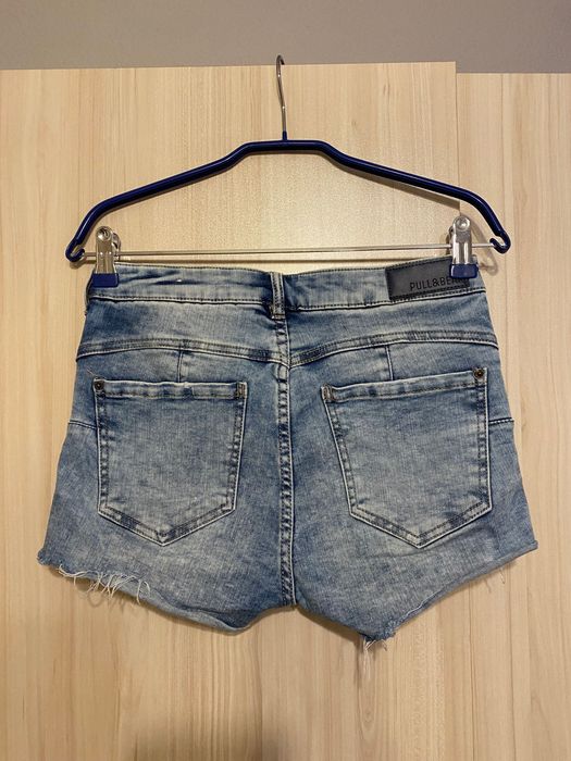 Продавам деним шорти Pull&Bear и една пола - светло зелено