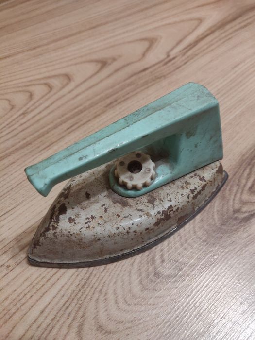 Ретро играчка - ютия