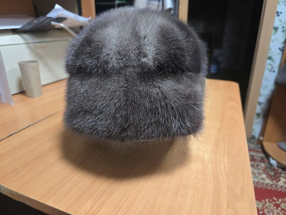 Зимняя женская шапка