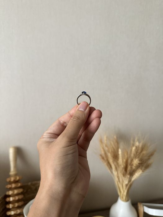 Продам серебряное кольцо