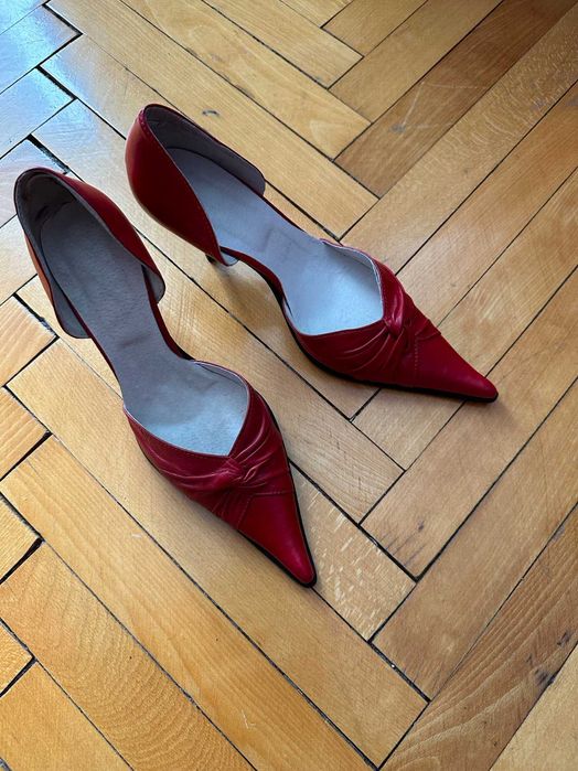 Елегантни дамски обувки средно високи 39 номер