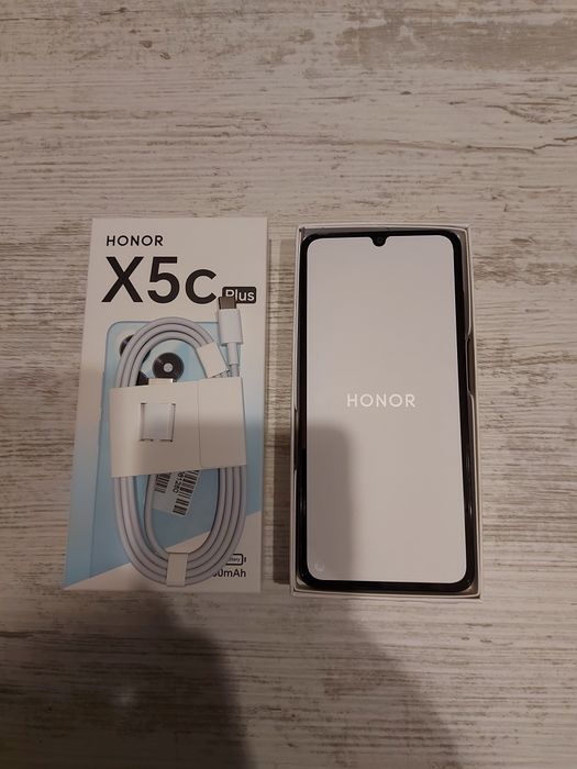 Нов ТЕЛЕФОН HONOR X5c plus, заедно с 10 000 mAh POWERBANK A1