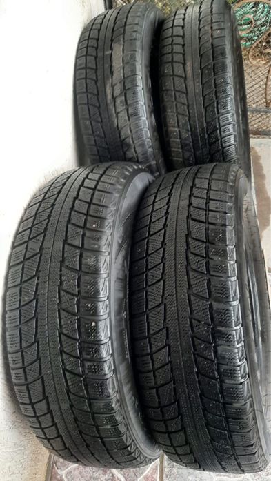 Продам срочно шины для cr-v