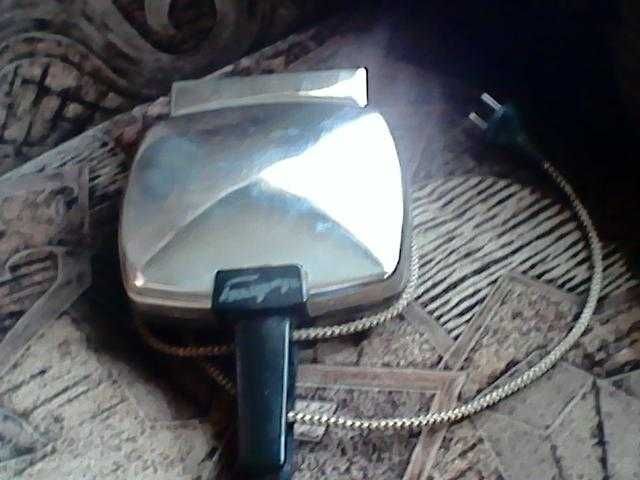 Вафельница  Электрическая  в отличном сост. СССР .