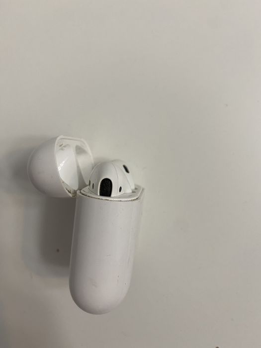 Продам наушники AirPods белый