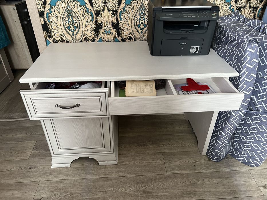 Продам столик в хорошем состояний