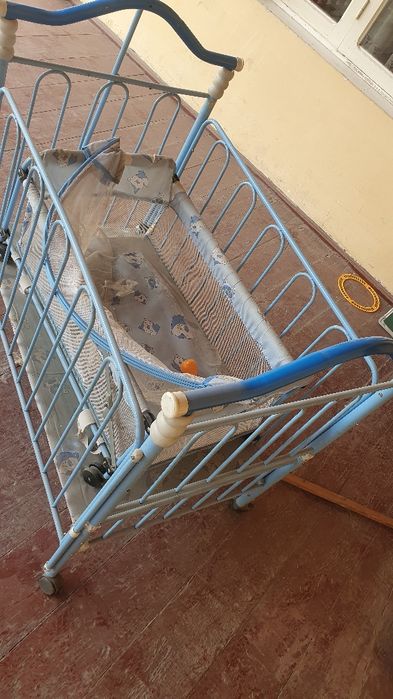 Детиски кровать сотилади