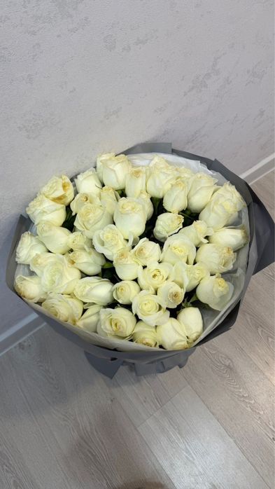 Белые розы 51 штук