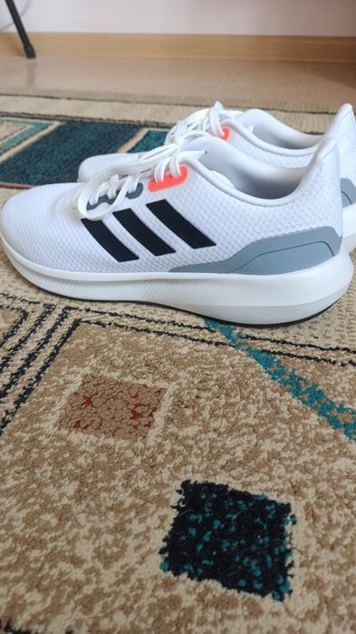 Продам кроссовки adidas