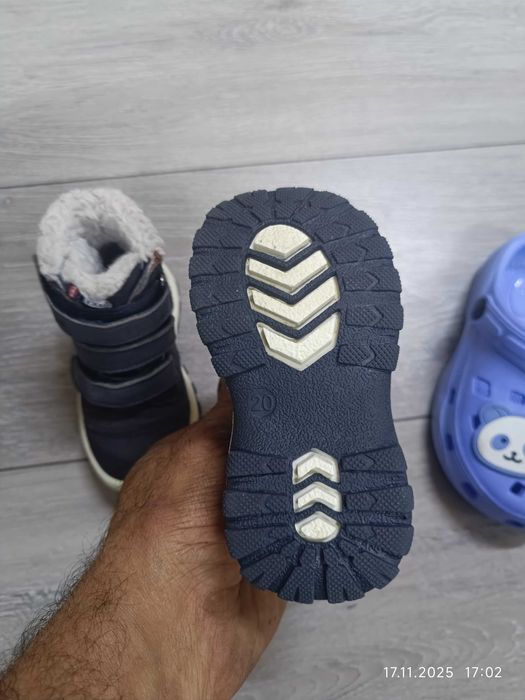 Детски ботушики на символична цена.