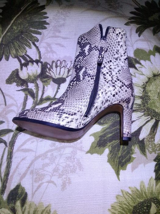 De vînzare ghete  de damă serie limitată din piele de piton pe