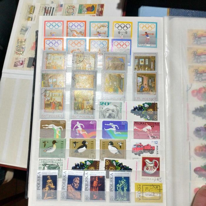 Vând colecție timbre 10 clasoare