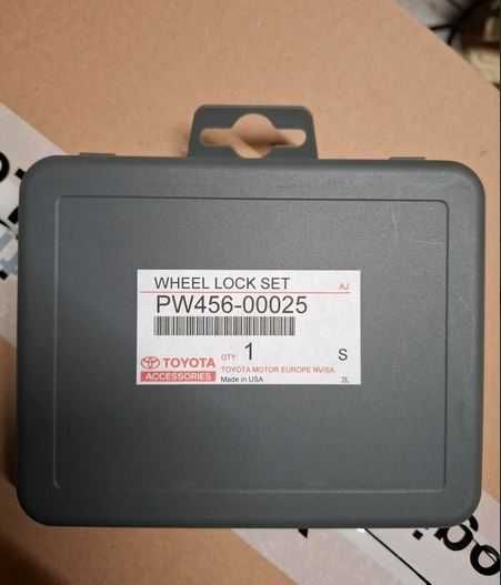 НОВИ оригинални секретни болтове TOYOTA LEXUS ТОЙОТА ЛЕКСУС PW45600025