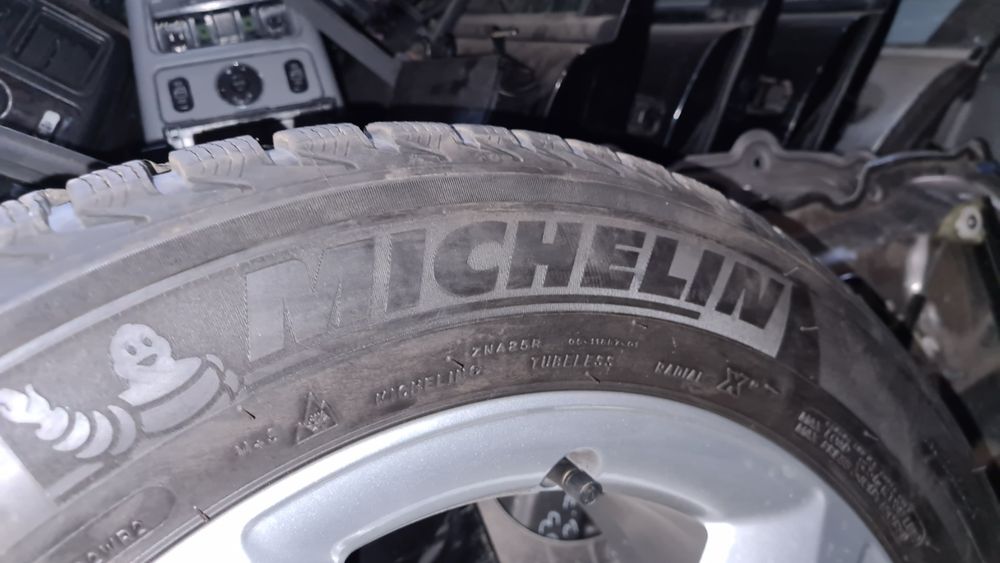 Гуми зимни нови Q5 235 55 19  Audi Ауди Ку5 Michelin Alpin Petlas