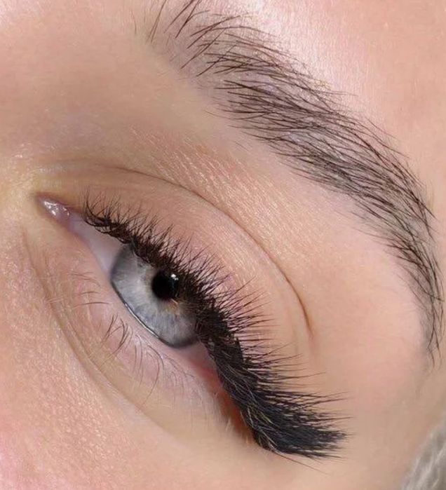 Наращивание ресниц и оформление бровей
