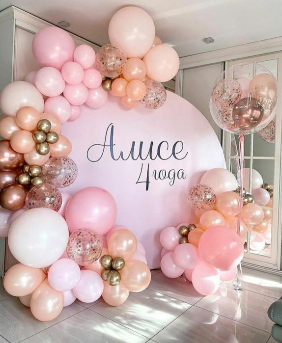 Оформление фото зоны шарами  .