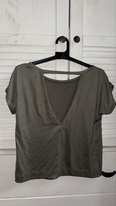 Тениски Guess, Alessa, Calvin Klein, Stradivarius