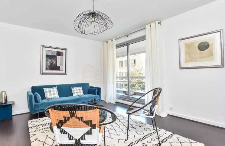 Дава се под наем Двустаен апартамент в Пловдив, Център - 43 кв.м за 193.8 € - Снимка #1