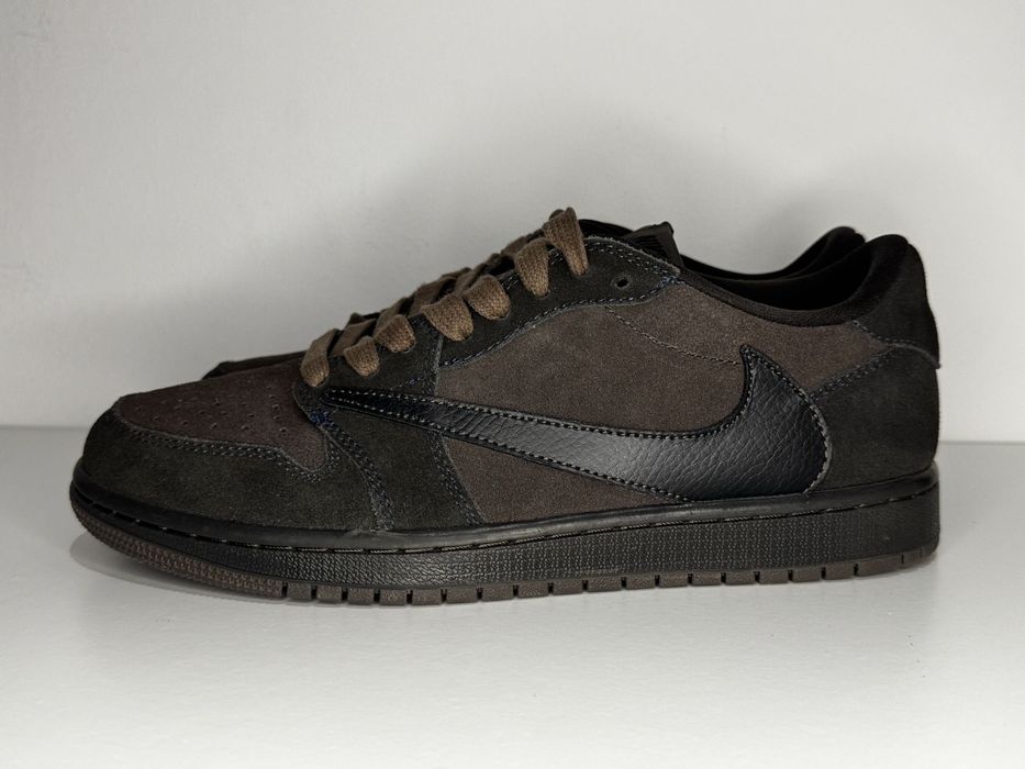 Air Jordan 1 Retro Low OG SP Travis Scott Velvet Brown
Velvet Brown and Dark Mocha