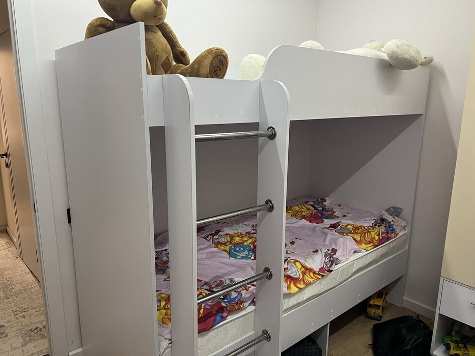 Продам двухьярусную кровать