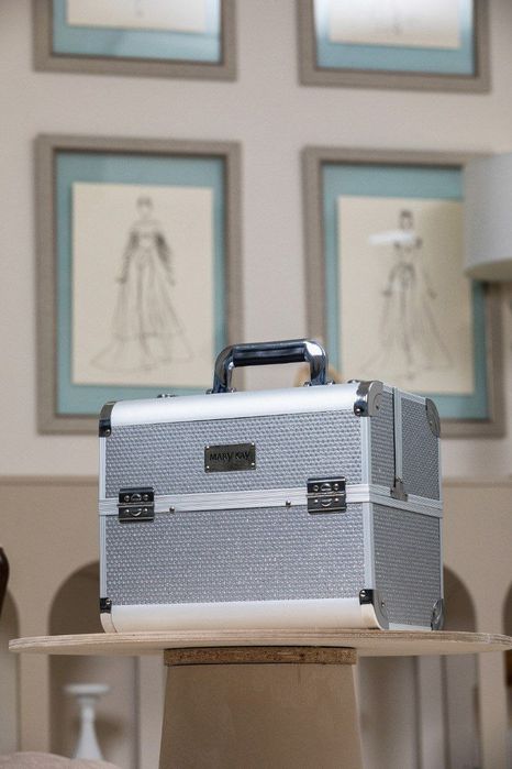 Профессиональный кейс для визажиста от бренда Mary Kay