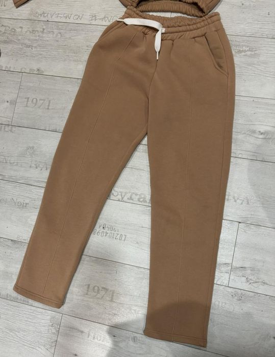 Дамски ватиран спортен комплект.