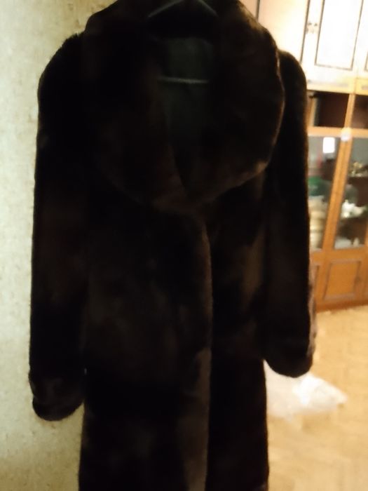 Шубы цигейковые,две