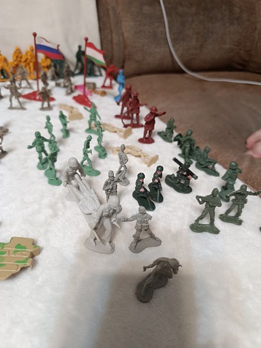 Наборы солдатиков.