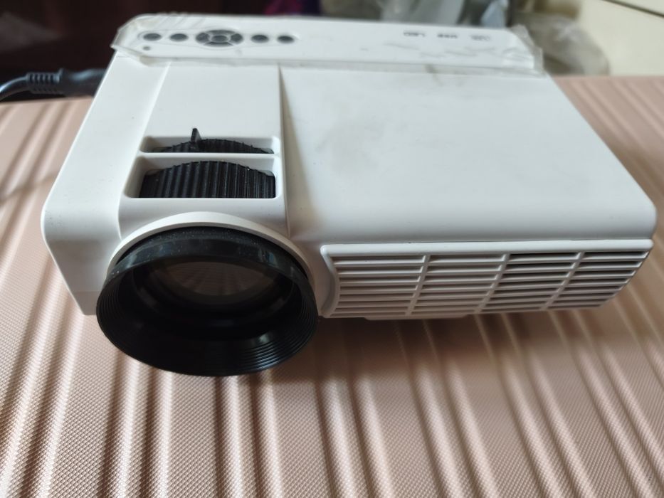 Проектор на стену