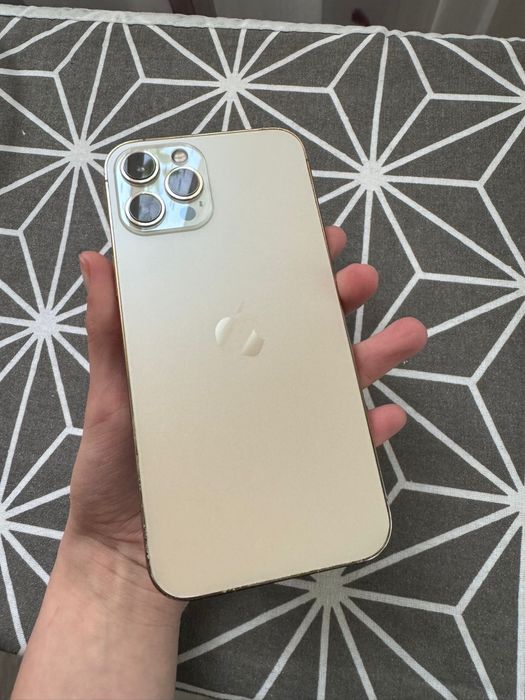 Iphone 12 pro max gold