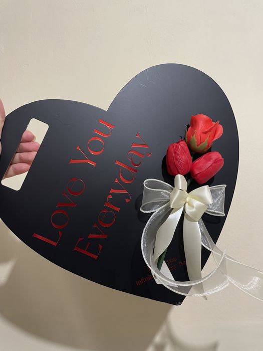 Мини чантички с мини букет от черешов цвят и сърца с букет