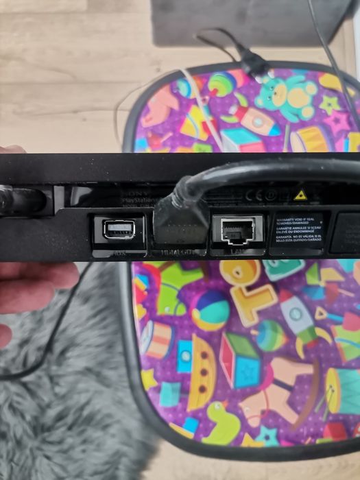 PS 4 + Volan cu pedale + Jocuri