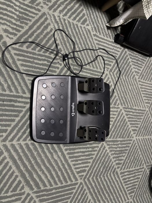 Volan logitech g920 cu schimbator pentru pc/xbox foarte putin folosit