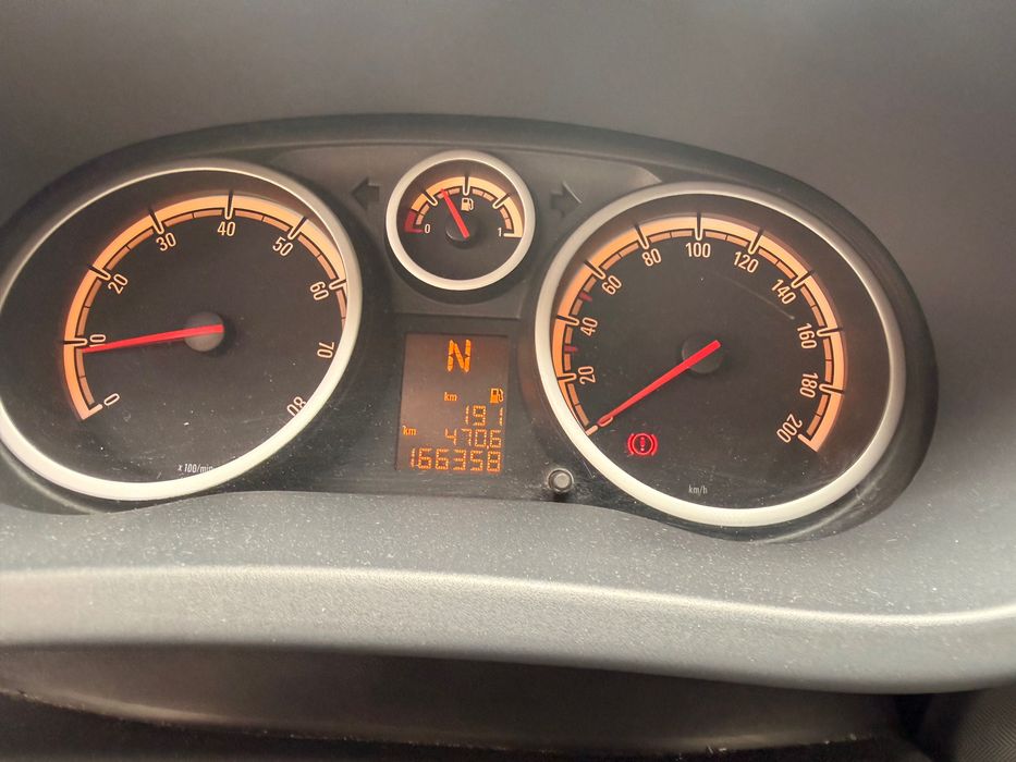 Opel Corsa 1.2 полуавтомат