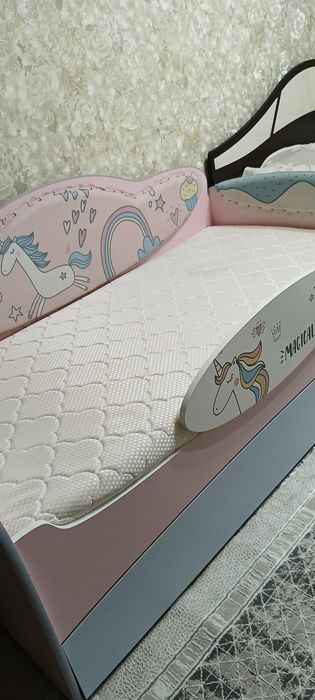 Продам детскую кровать б/у